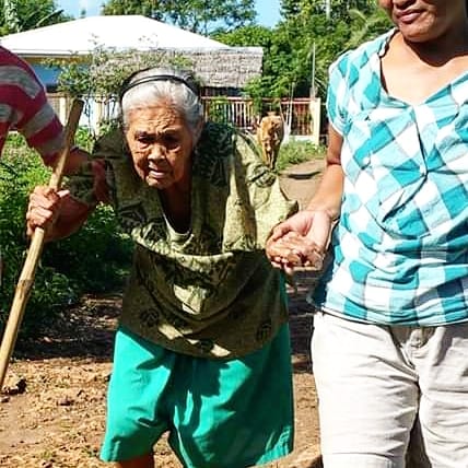 Пожилая женщина принимает Ислам в возрасте 90 лет