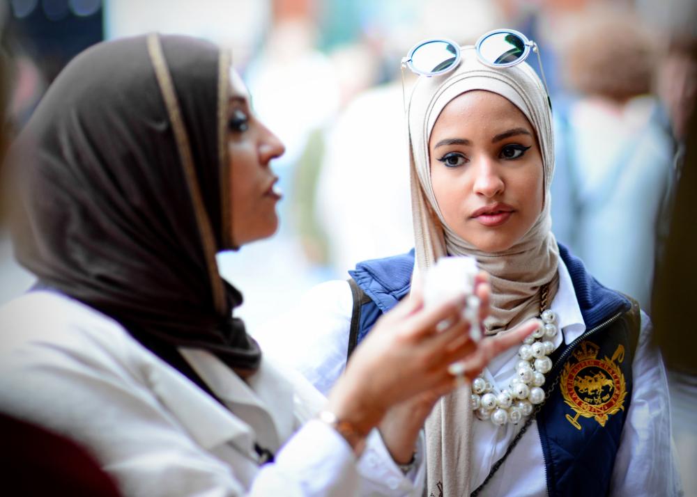 How Should a Muslim Woman Dress