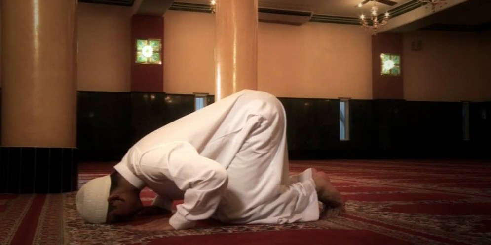Waking Up for Fajr Prayer: Any Tips?