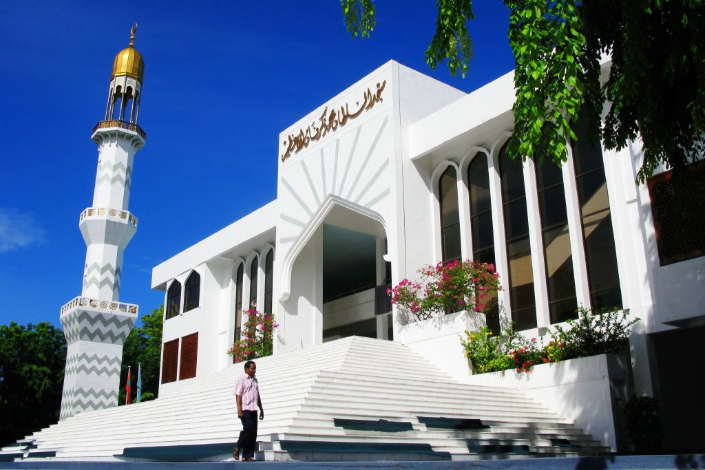 How Can Old Islam Protect Recent Human Rights