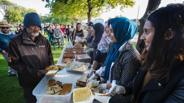 Muslim Women Serve Dinner to Homeless  About Islam