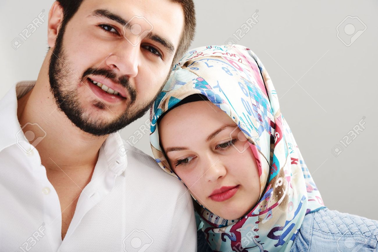 Muslim wife. Любовь мусульман. Мусульманка с мужем. Мужчина и женщина в Исламе. Муж и жена мусульмане.