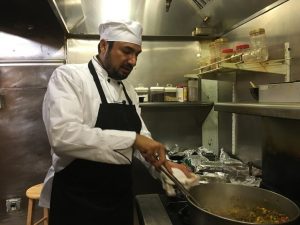 Muslim Restaurant Feed DC Homeless for Free_1