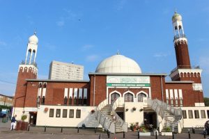 UK Mosque Sets Up Permanent Food Bank for Homeless_1