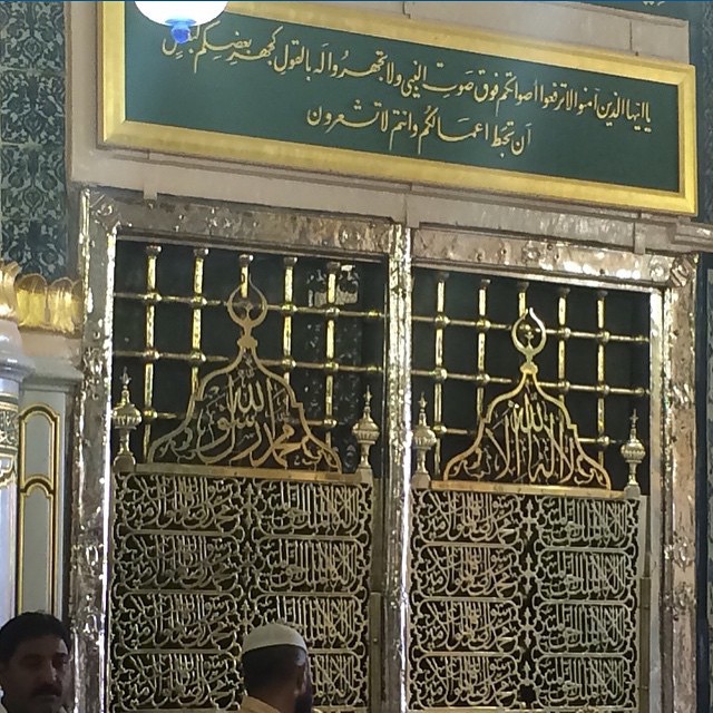 Visiting the Prophet's Grave during Hajj