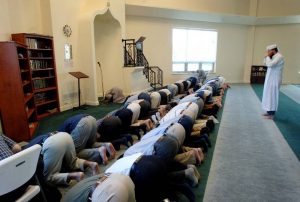 Illinois Mosque Opens Doors to Community
