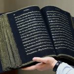 Azerbaijani Writes Qur’an on Silk Pages - About Islam