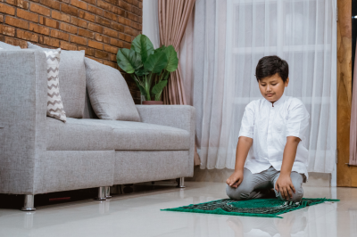 Muslim kid offering prayer Should We Beat Children If They Don’t Pray?