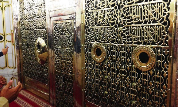 What to Say when Visiting the Prophet’s Grave? 3 Things