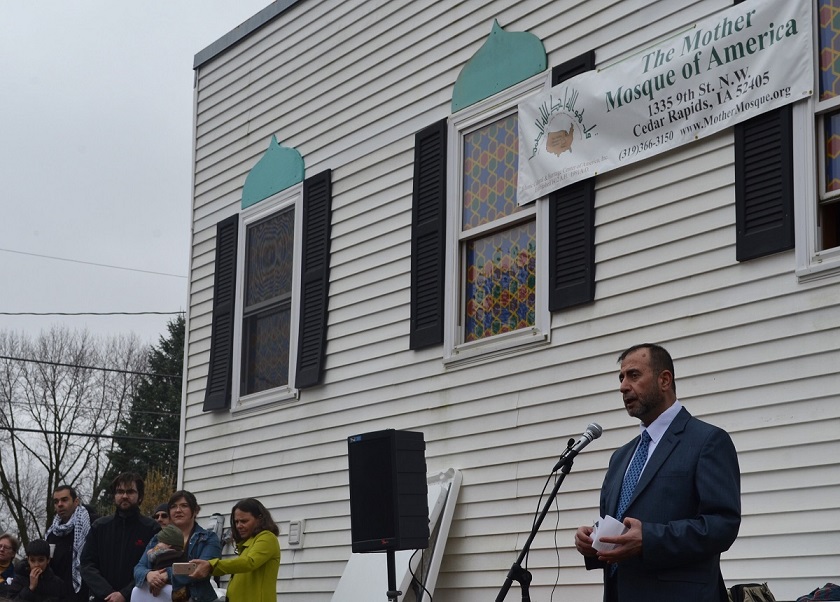Hundreds Shield US Oldest Mosque to Support Muslims-imam Taha Tawil