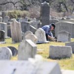 Muslims offer to guard Jewish sites in the US