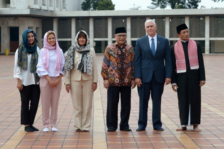 US Vice President Tours Indonesia’s Biggest Mosque-1