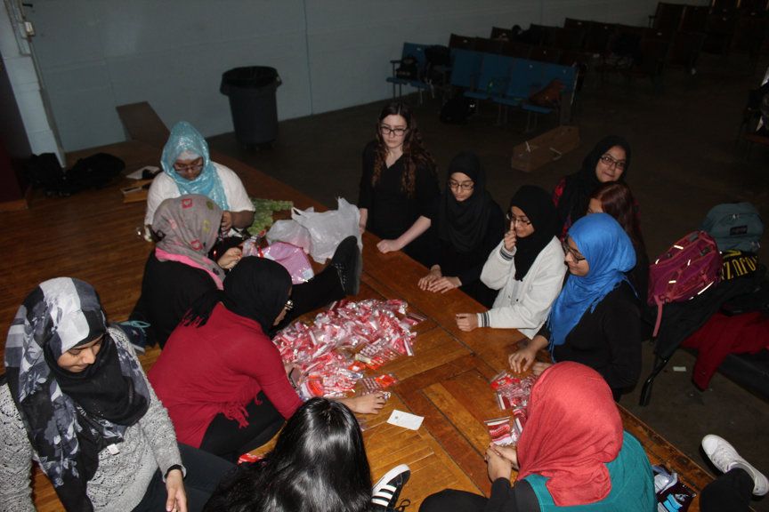 Detroit School Accommodates Muslims in All-girls Prom - About Islam