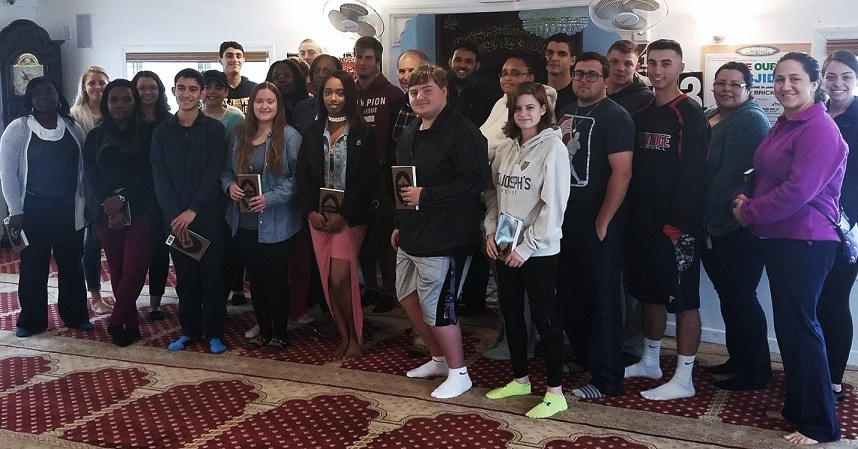 US Masjid Hosts College Students, Ramadan Key Topic - About Islam