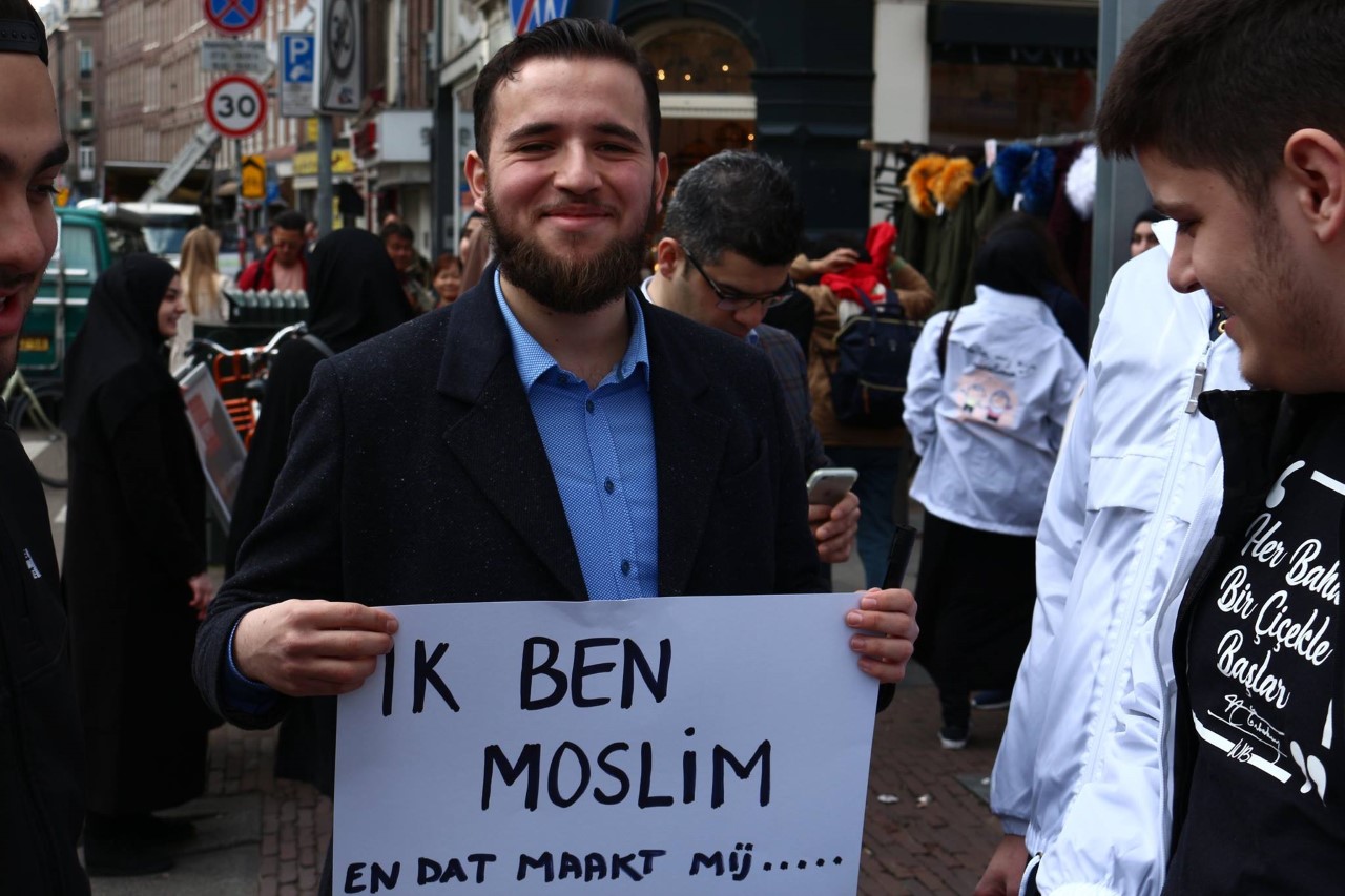 Uluçay is one of about 200 volunteers who were handing out white roses in multiple cities in the Netherlands during the weekend. 