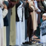 100,000 Muslims Mark `Eid in Birmingham Park - About Islam