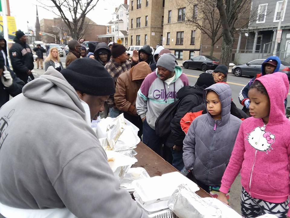 An Inspirational Muslim Gives Back by Feeding the Homeless