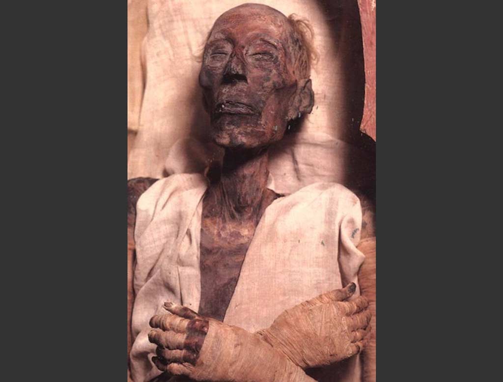 Pharaoh's preserved body was found in the Red Sea
