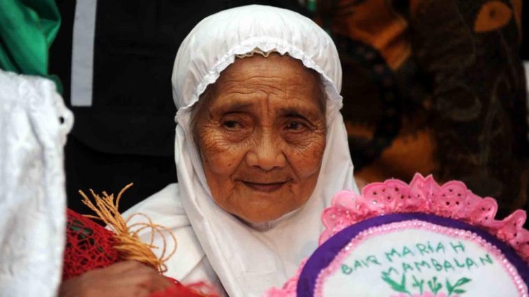 104-Year-Old Indonesian Arrives in Jeddah for Hajj - About Islam