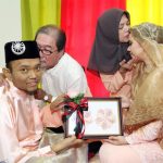 Malaysian woman converts to Islam, marries sweetheart diagnosed with cancer