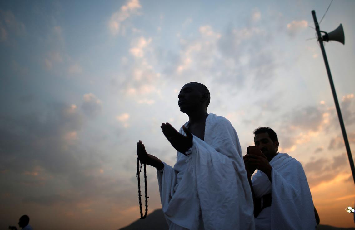 Pilgrims Converge in Arafat Hajj Climax - About Islam