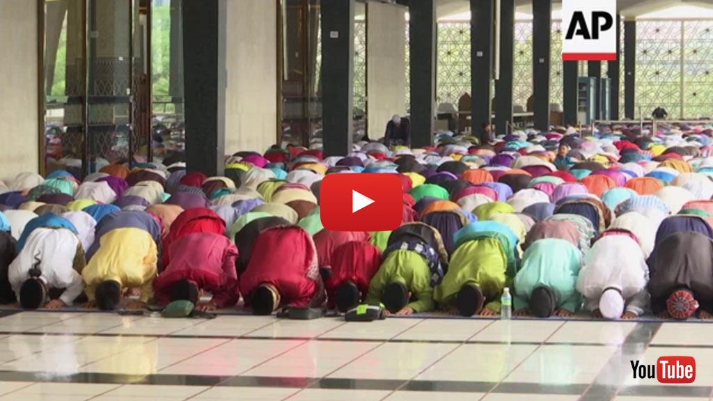 Muslims In Malaysia Mark 'Eid With Prayers
