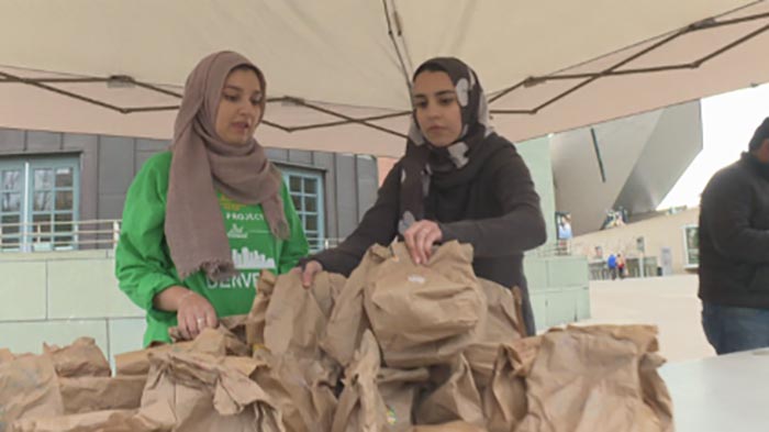 American Muslim Community Hands Out Free Lunches