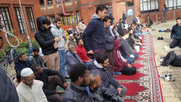 Newcastle Students Protest Prayer Room Limits - About Islam