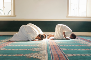 Muslim prayer-Delaying Isha Prayer