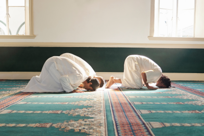muslims offering prayer