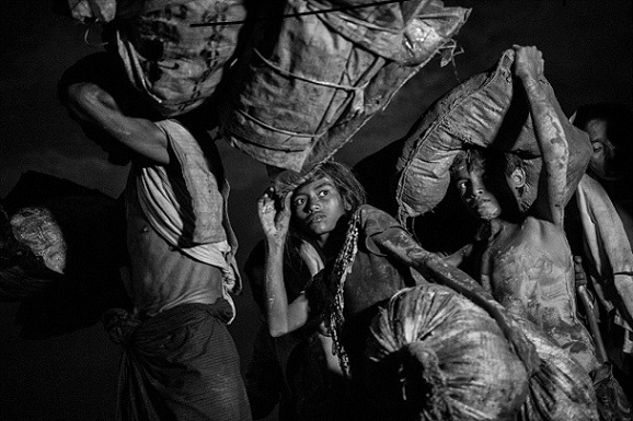 Rohingya Refugees - Tragic Photos of the Desperate Journey - About Islam