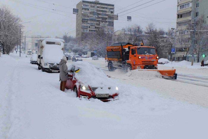 Heaviest snowfall on record blankets Moscow