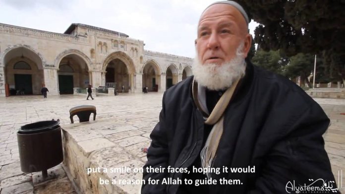 Meet The Man Who Fed Cats and Birds of Al-Aqsa for 30 Years