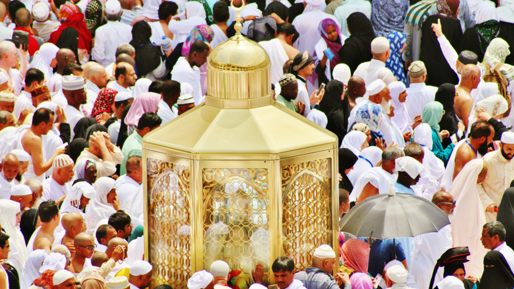masjid haram-Is It Permissible to Pass in Front of Someone Praying?
