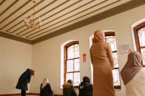 Women in mosque-Is Raising Your Voice in the Mosque Allowed?
