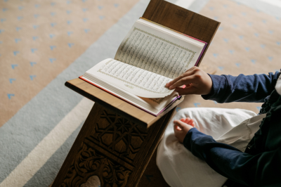 Muslim woman reading quran-Duties of a Married Daughter towards Her Parents in Islam