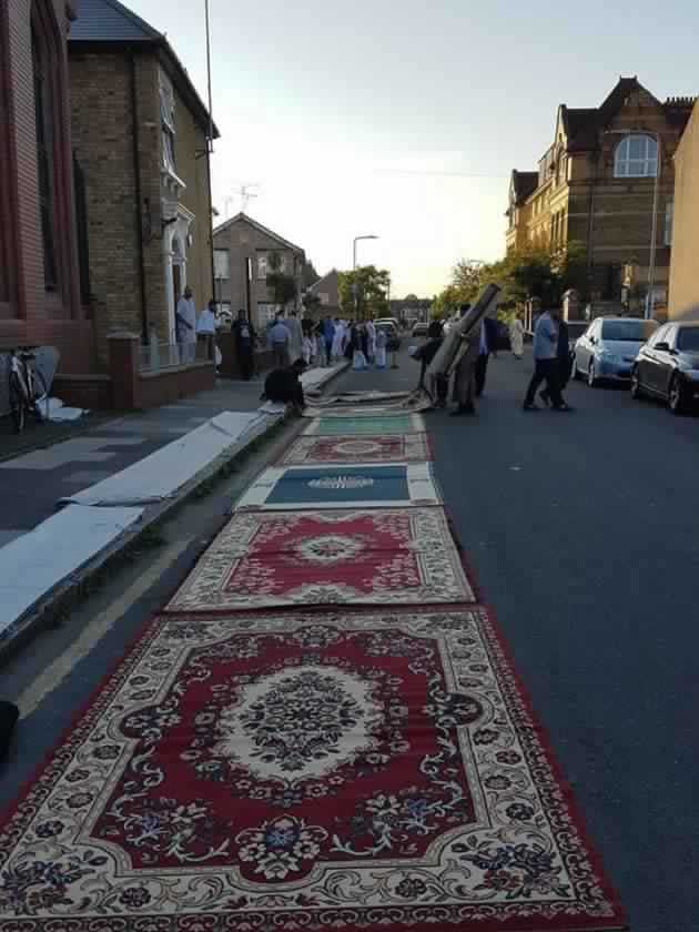 Hundreds Gather for Ilford Grand Iftar