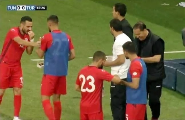 Tunisian Team's Unique Way of Breaking Fast During Game - About Islam