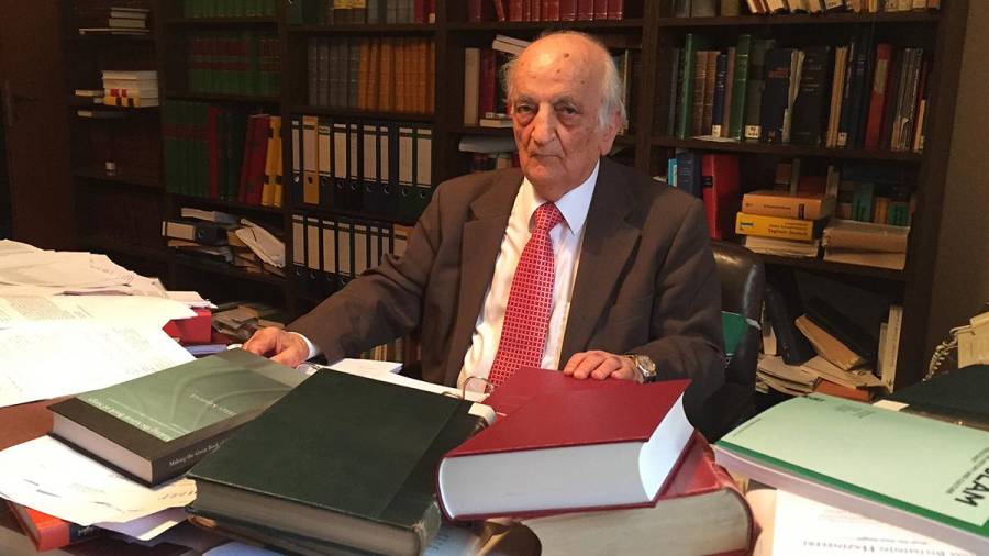 Muslim Turkish Historian, Fuat Sezgin, Dies at 95