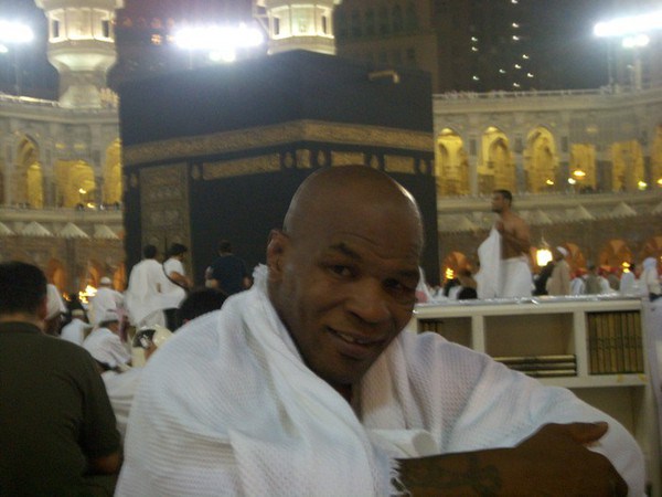 Hajj of Muslim Celebrities - In Pictures - About Islam
