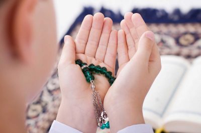 10 Simple Deeds That Have the Reward of Hajj