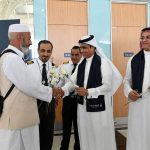 Pilgrims Greeted with Gifts, Flowers in Madinah - About Islam