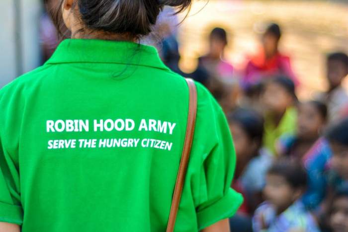 Pakistan’s Robin Hood Army Shares Thousands of Meals with the Needy