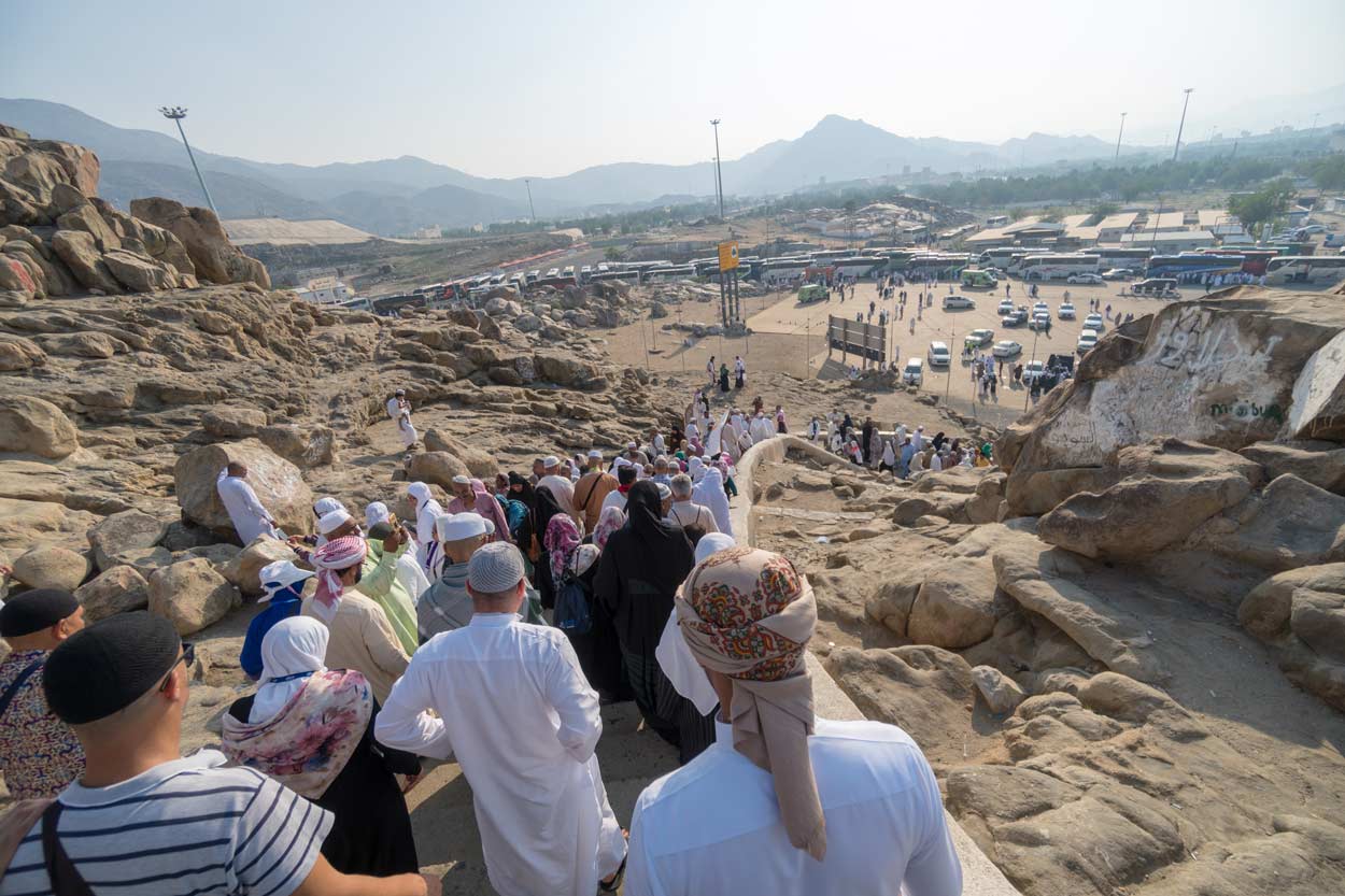 Day of Arafah: Fast Makkah Time or My Local Time?
