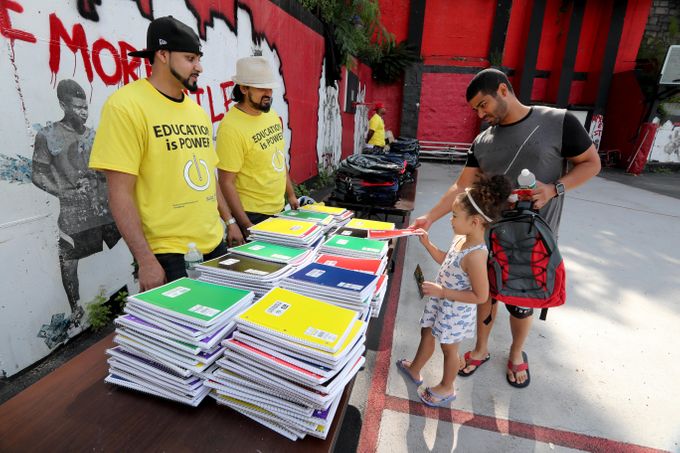 Back to School: US Muslim Group Distributes Free Supplies - About Islam