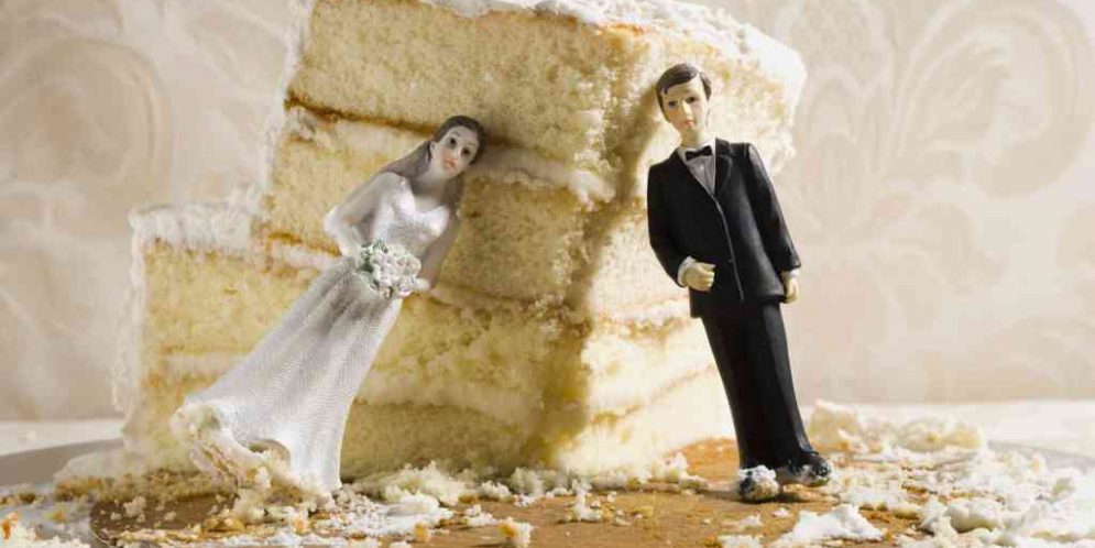 Marry Me or Not? My Fiancé is Confused