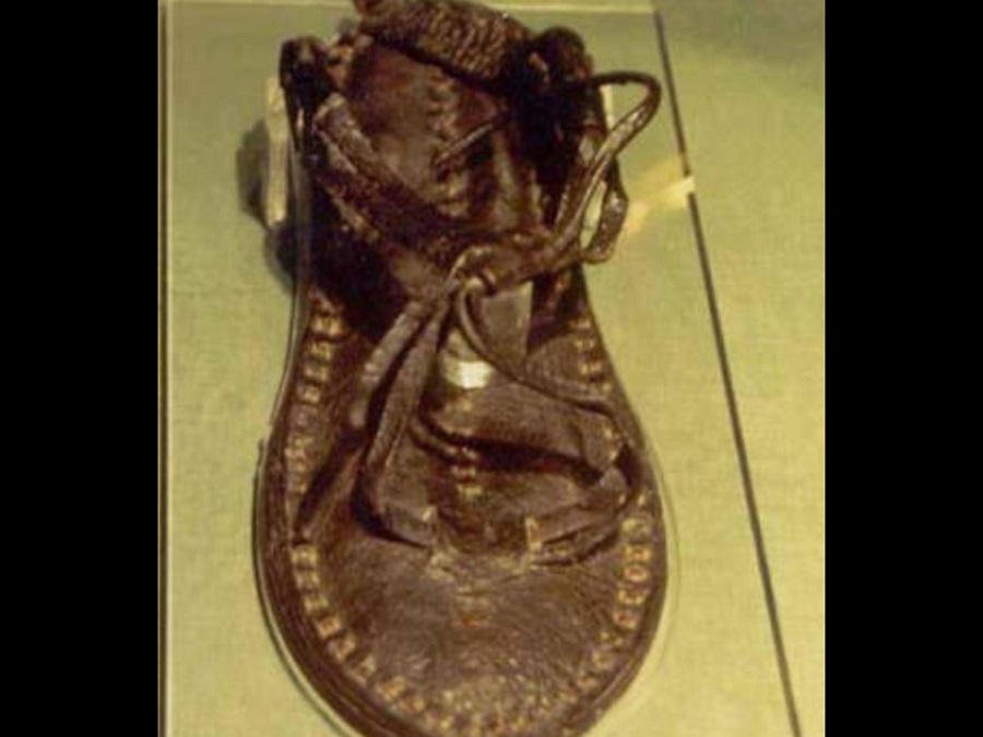 Pakistan Probes Missing Slippers Believed to Belong to the Prophet (PBUH) - About Islam