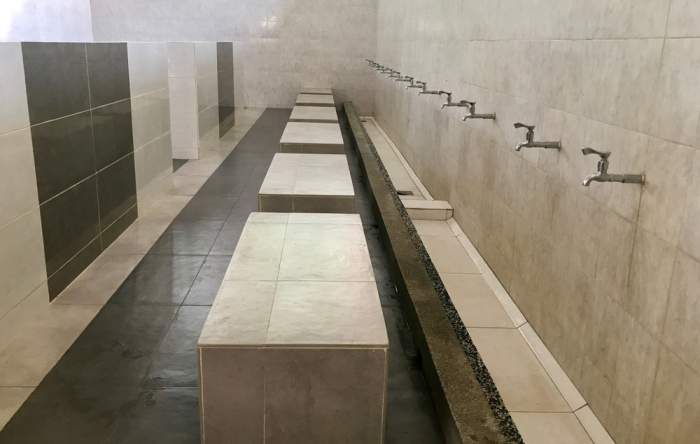 Does exposing woman's hair break ablution?