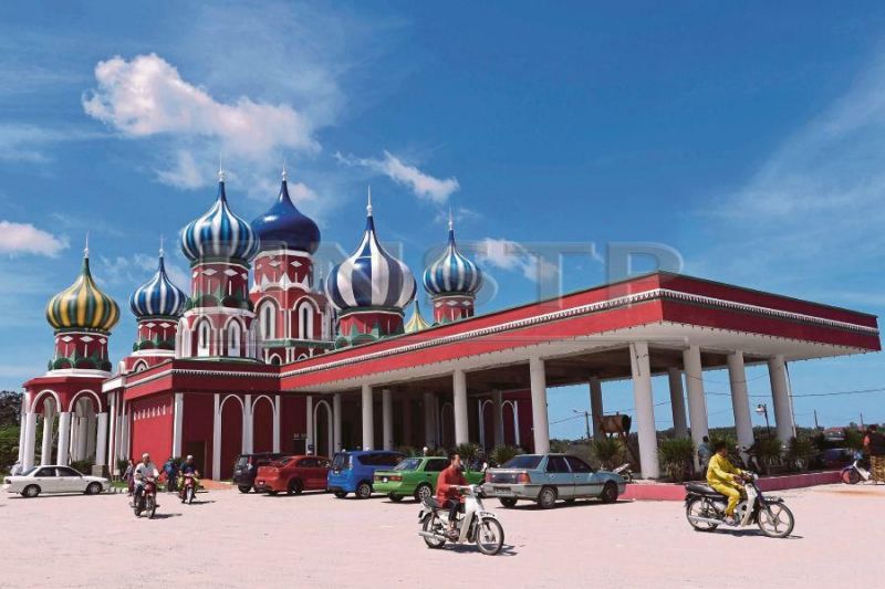 Iconic Malaysian Mosque Becomes Touristic Attraction - About Islam