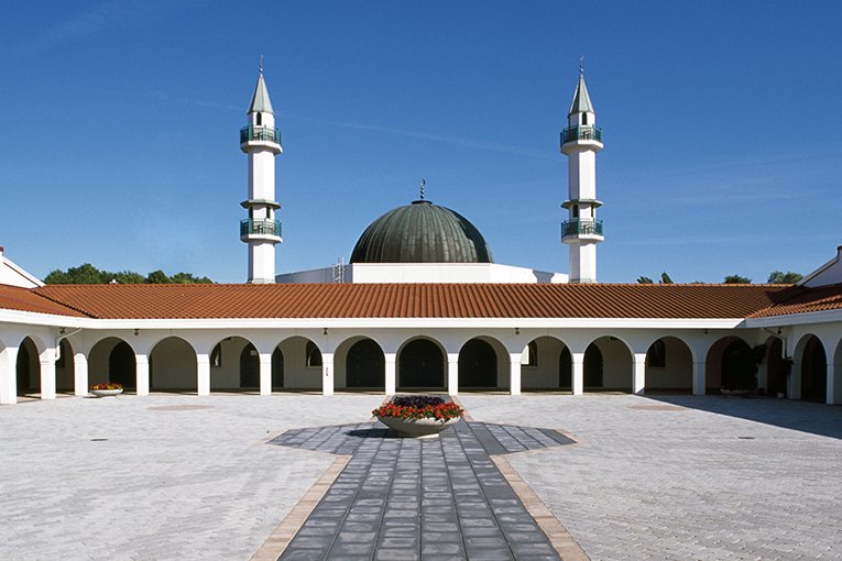 Malmö Mosque Provides Food, Clothing to Homeless - About Islam